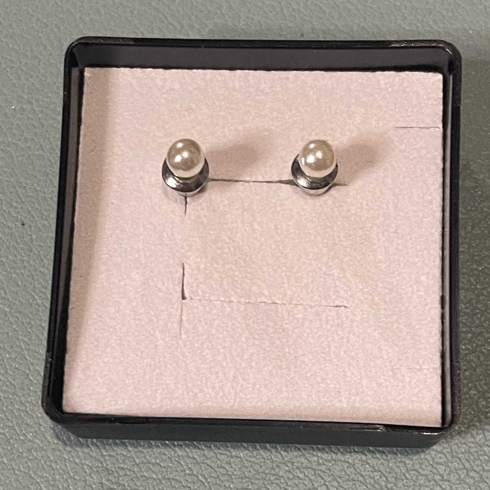 🆕 Petite pearl earrings